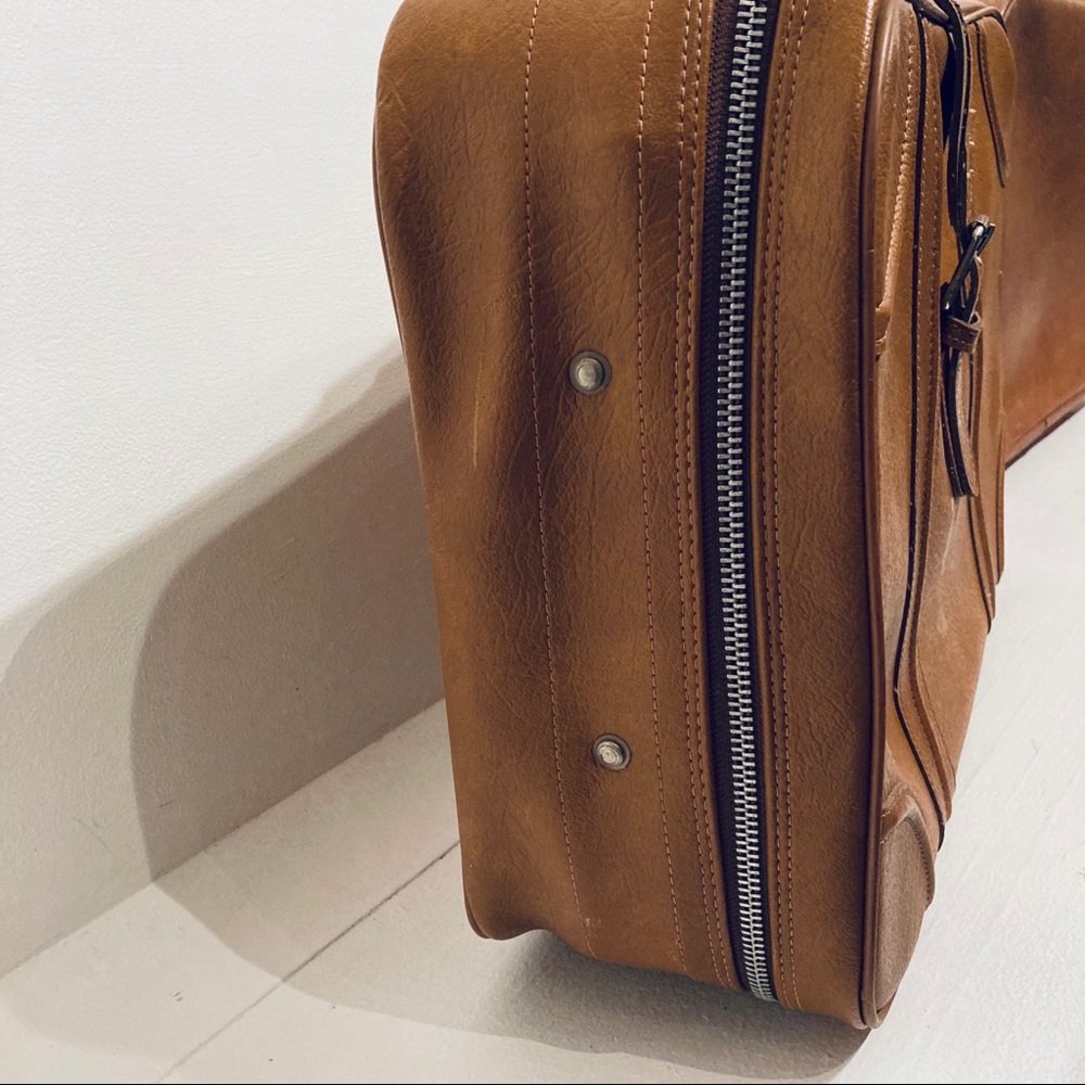 SOLD. Set of 2 Vintage 70s Tan Faux Leather Suitcases - Picture 5 of 13